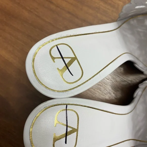 Valentino Garavani ateleir san Gallo 08 edition lasercut leather sandal  37.5 - Picture 3 of 10